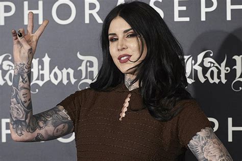 why is kat von d covering her tattoos|Kat Von D Explains Why Shes Covering Most of Her Body With。